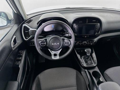 Snow White Pearl 2023 Kia Soul LX
