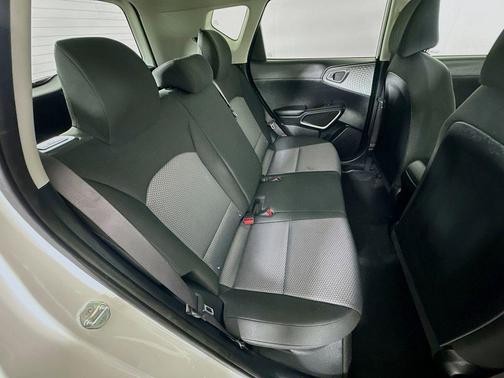 Snow White Pearl 2023 Kia Soul LX
