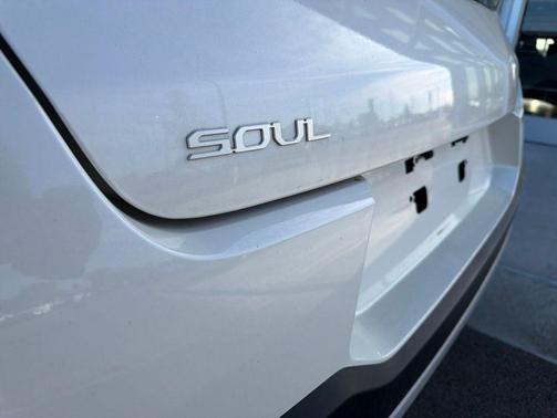 Snow White Pearl 2023 Kia Soul LX