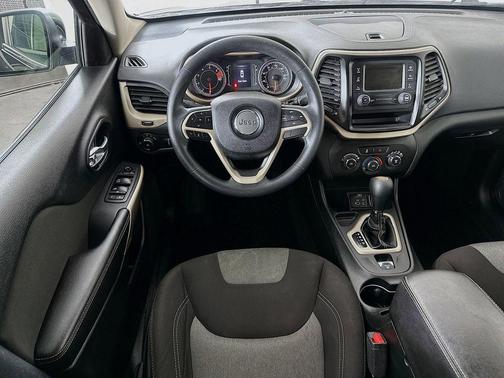 Diamond Black Crystal Pearlcoat 2018 Jeep Cherokee Latitude