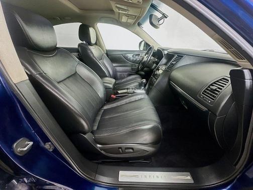 2015 INFINITI QX70 Base