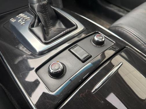 2015 INFINITI QX70 Base