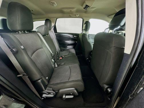 Pitch Black Clearcoat 2019 Dodge Journey SE