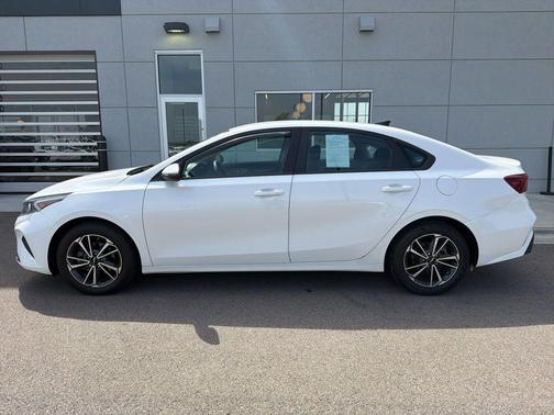 Snow White Pearl 2022 Kia Forte LXS