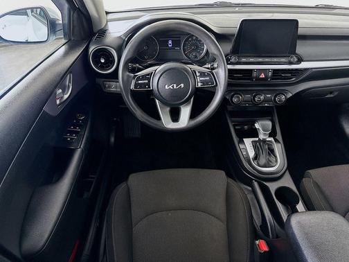 Snow White Pearl 2022 Kia Forte LXS