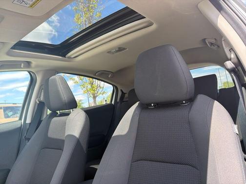 Platinum White Pearl 2021 Honda HR-V EX