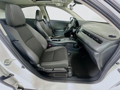 Platinum White Pearl 2021 Honda HR-V EX