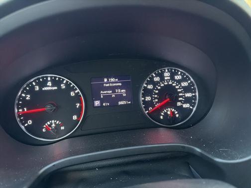 Clear White/Black Roof 2021 Kia Seltos S