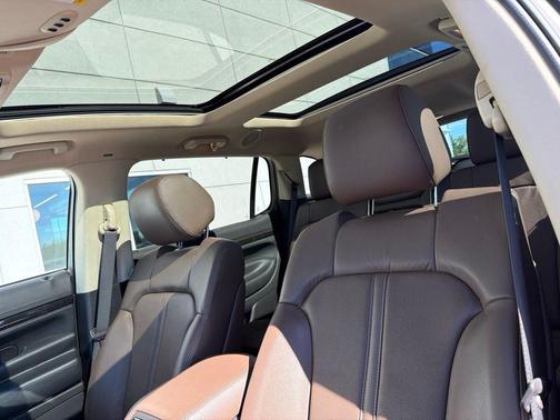 White Platinum 2018 Lincoln MKT Reserve
