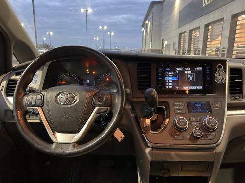 2015 Toyota Sienna LE