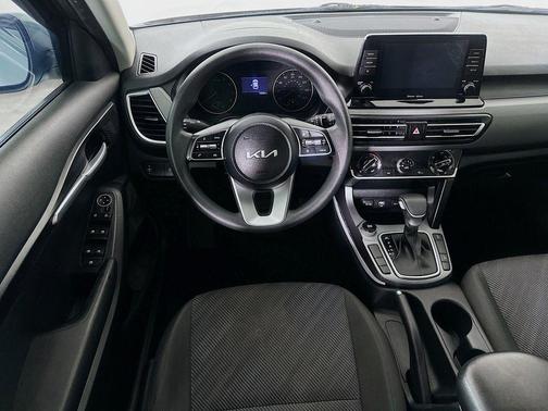 Steel Gray 2023 Kia Seltos LX