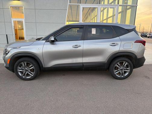 Steel Gray 2023 Kia Seltos LX