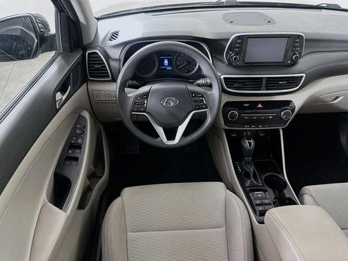 Black Noir Pearl 2020 Hyundai TUCSON SE