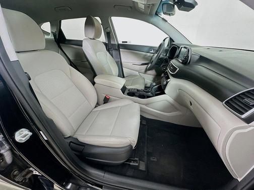 Black Noir Pearl 2020 Hyundai TUCSON SE