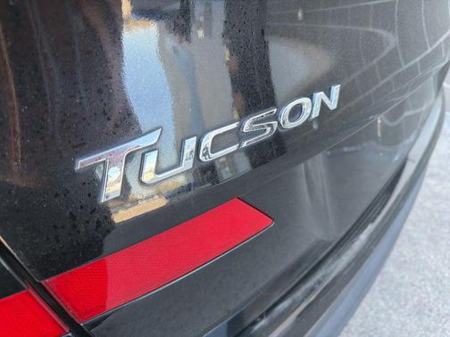 Black Noir Pearl 2020 Hyundai TUCSON SE