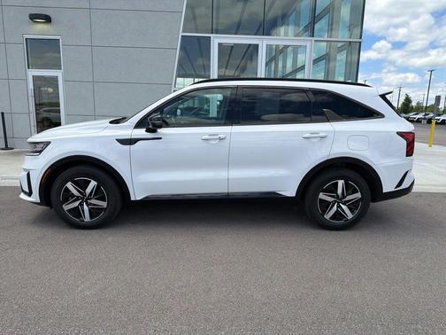 Glacial White Pearl 2022 Kia Sorento S