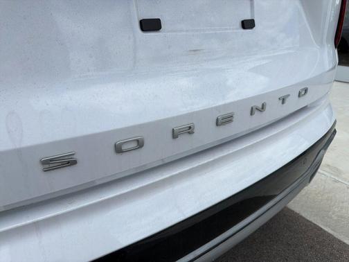 Glacial White Pearl 2022 Kia Sorento S