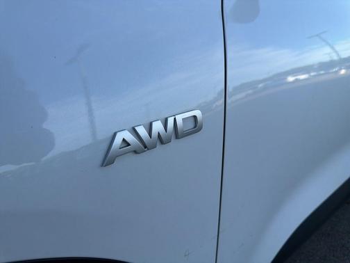 Snow White Pearl 2022 Kia Seltos S