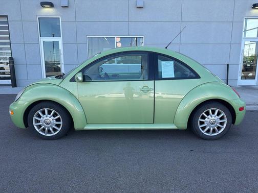 Cyber Green 2004 Volkswagen New Beetle GLS 2.0L