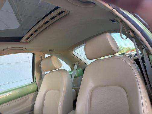 Cyber Green 2004 Volkswagen New Beetle GLS 2.0L