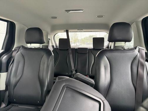 Astra Blue 2024 Kia Carnival EX