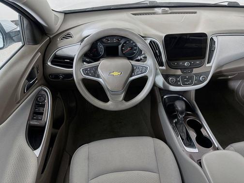 Silver Ice Metallic 2022 Chevrolet Malibu 1LS
