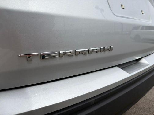 Quicksilver Metallic 2022 GMC Terrain SLE