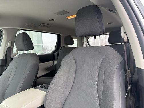 2022 Kia Carnival LX