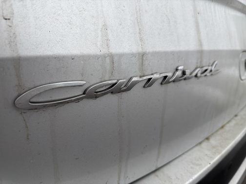 2022 Kia Carnival LX