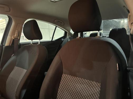 2023 Nissan Versa 1.6 S