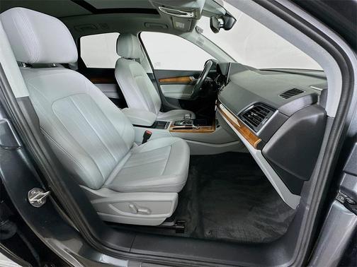 2022 Audi Q5 45 S line Premium Plus