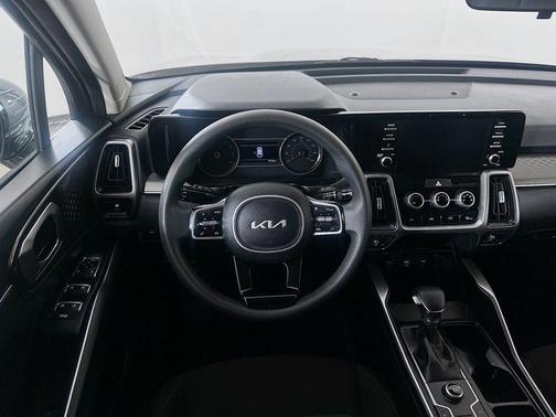 Everlasting Silver 2023 Kia Sorento LX