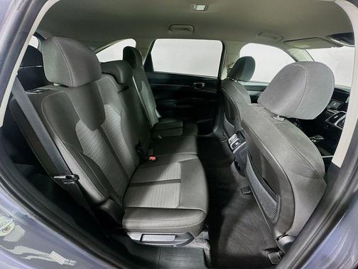 Everlasting Silver 2023 Kia Sorento LX