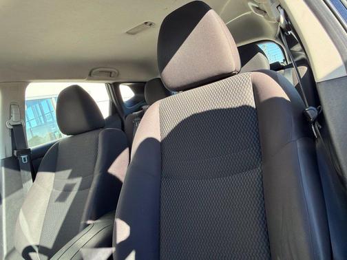 Magnetic Black Pearl 2019 Nissan Rogue Sport S
