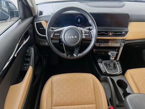 Fusion Black 2025 Kia Seltos EX