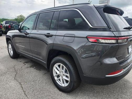 Baltic Gray Metallic Clearcoat 2026 Jeep Grand Cherokee Laredo