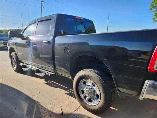 2022 RAM 2500 Tradesman Crew Cab 4x4 6'4' Box