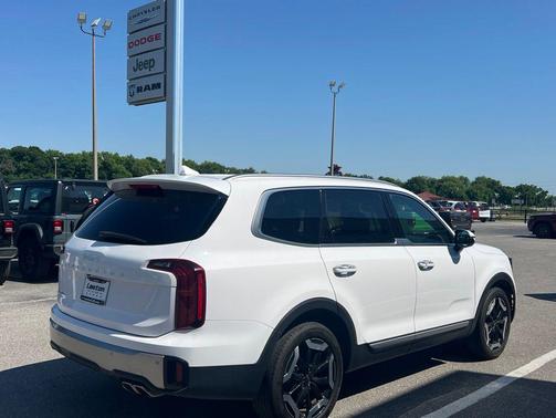 Glacial White Pearl 2025 Kia Telluride S