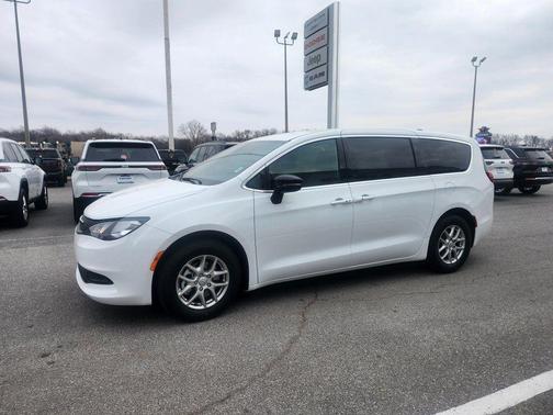 2026 Chrysler Voyager LX