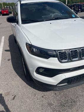 Bright White Clearcoat 2026 Jeep Compass Latitude