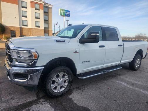 2024 RAM 3500 Big Horn Crew Cab 4x4 8' Box