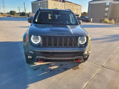 Photo 5 of 21 of 2021 Jeep Renegade Trailhawk