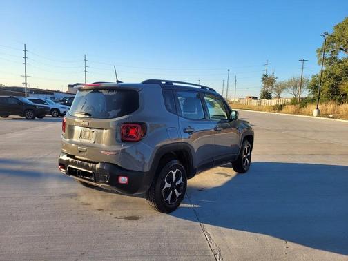 Photo 4 of 21 of 2021 Jeep Renegade Trailhawk