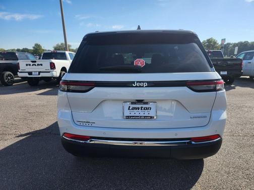 2025 Jeep Grand Cherokee Laredo