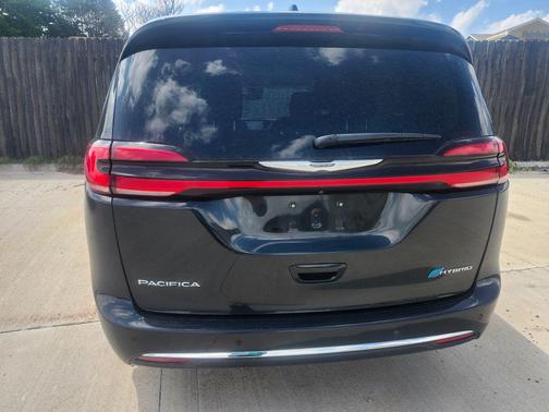Brilliant Black Crystal Pearlcoat 2023 Chrysler Pacifica Hybrid Touring L