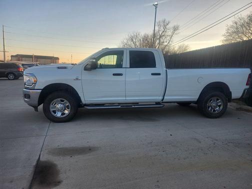 2023 RAM 3500 Tradesman Crew Cab 4x4 8' Box
