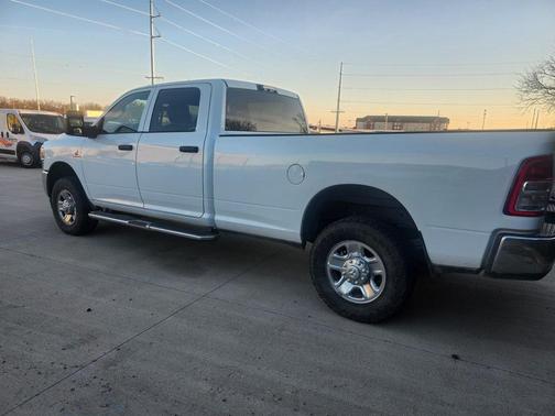 2023 RAM 3500 Tradesman Crew Cab 4x4 8' Box