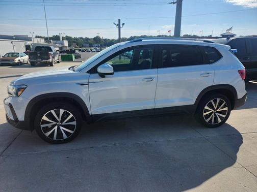 2024 Volkswagen Taos 1.5T SE