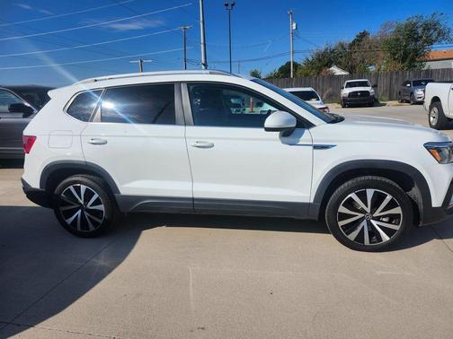 2024 Volkswagen Taos 1.5T SE