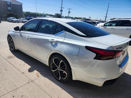 2023 Nissan Altima SR FWD